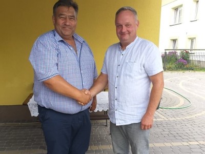 Zdjęcie przedstawia nowego sołtysa sołectwa Łychowska Wola (po lewej) oraz radnego Gminy Jasieniec (po prawej)