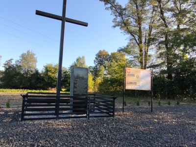 Miejsce Pamięci Narodowej - krzyż, obelisk