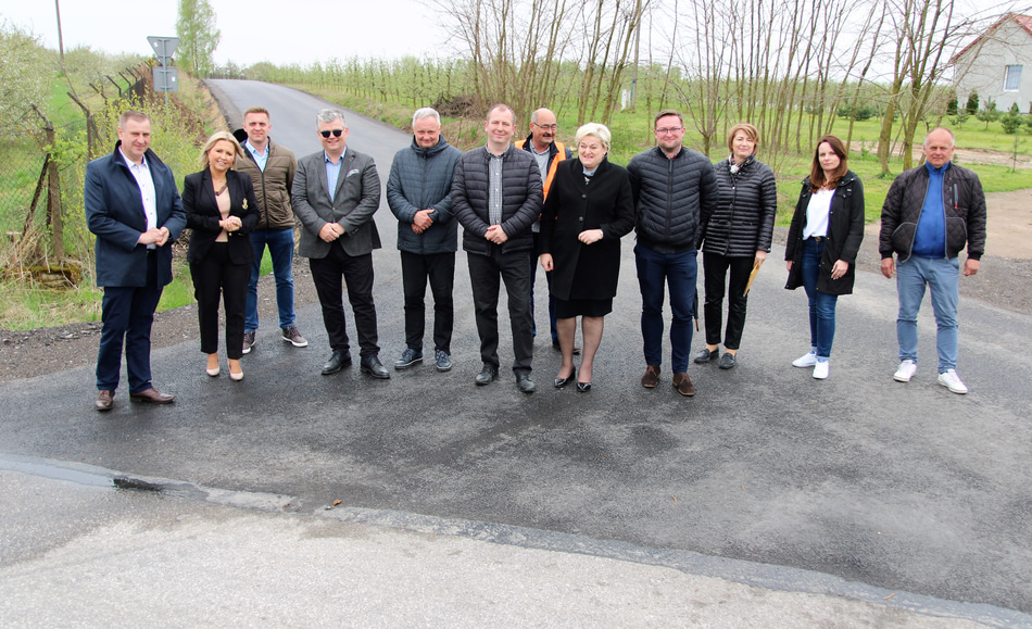 fotografia przedstawia otwarcie drogi powiatowej nr 1622W Bartodzieje-Warpęsy