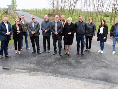 fotografia przedstawia otwarcie drogi powiatowej nr 1622W Bartodzieje-Warpęsy