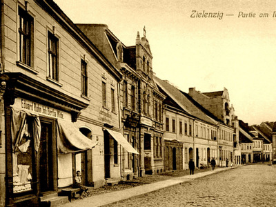 Przedwojenne kamienice na sulęcińskim rynku.