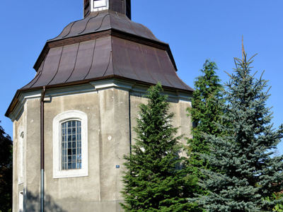 Kościół filialny w Żubrowie z XVIII w. pw. św. Michała Archanioła.
