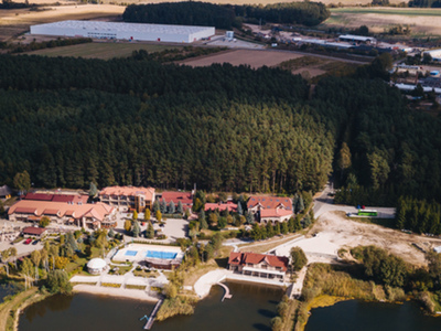 Widok na Hotel Kormoran Resort & SPA w Sulęcinie.