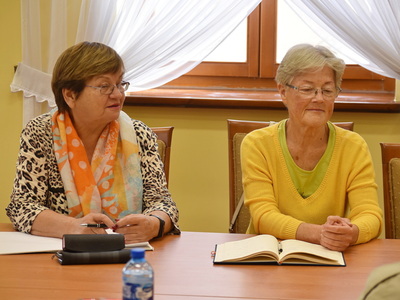 Z prawej strony nowa przewodnicząca Sulęcińskiej Rady Seniorów Weronika Waligóra. 