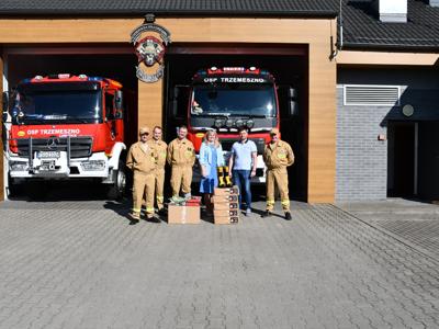 Strażacy ochotnicy z Trzemeszna Lubuskiego otrzymali pakiety. 