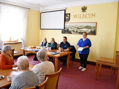 Spotkanie informacyjne seniorów z przedstawicielami ZUS i policji. 
