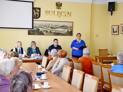 Spotkanie informacyjne seniorów z przedstawicielami ZUS i policji. 