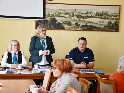 Spotkanie informacyjne seniorów z przedstawicielami ZUS i policji. 