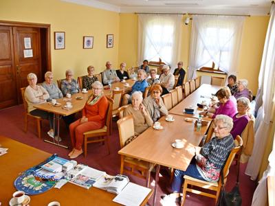 Spotkanie informacyjne seniorów z przedstawicielami ZUS i policji. 