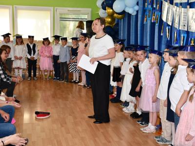 Sześciolatki zakończyły edukację w przedszkolu. 