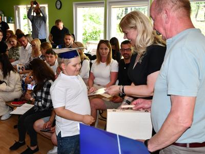 Sześciolatki zakończyły edukację w przedszkolu. 