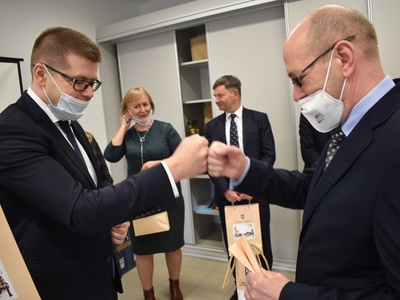 Rozbudowa i przebudowa oczyszczalni ścieków w Sulęcinie.
Burmistrz składający podziękowania. 