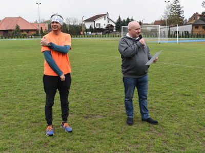 Organizatorzy witają uczestników mityngu.
