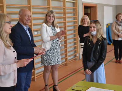 Finalistka z tytułem, za udział w konkursie przedmiotowym z historii. 