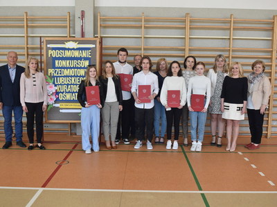 Uczniowie konkursów przedmiotowych otrzymali zaświadczenia