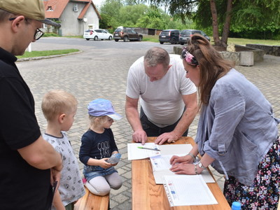 Pierwszy punkt międzypokoleniowego spaceru mieścił się przy Sulęcińskim Ośrodku Kultury.