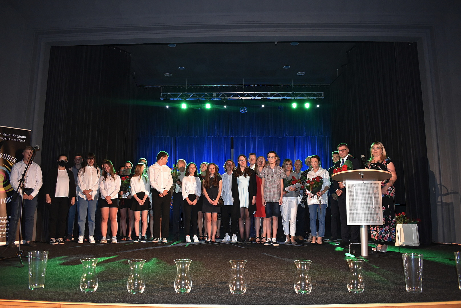Stypendyści i grono pedagogiczne.
