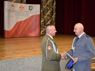 Gratulacje Komendantowi Wydziału Żandarmerii Wojskowej z Wędrzyna złożył I Zastępca Komendanta Powiatowego Policji z Sulęcina.