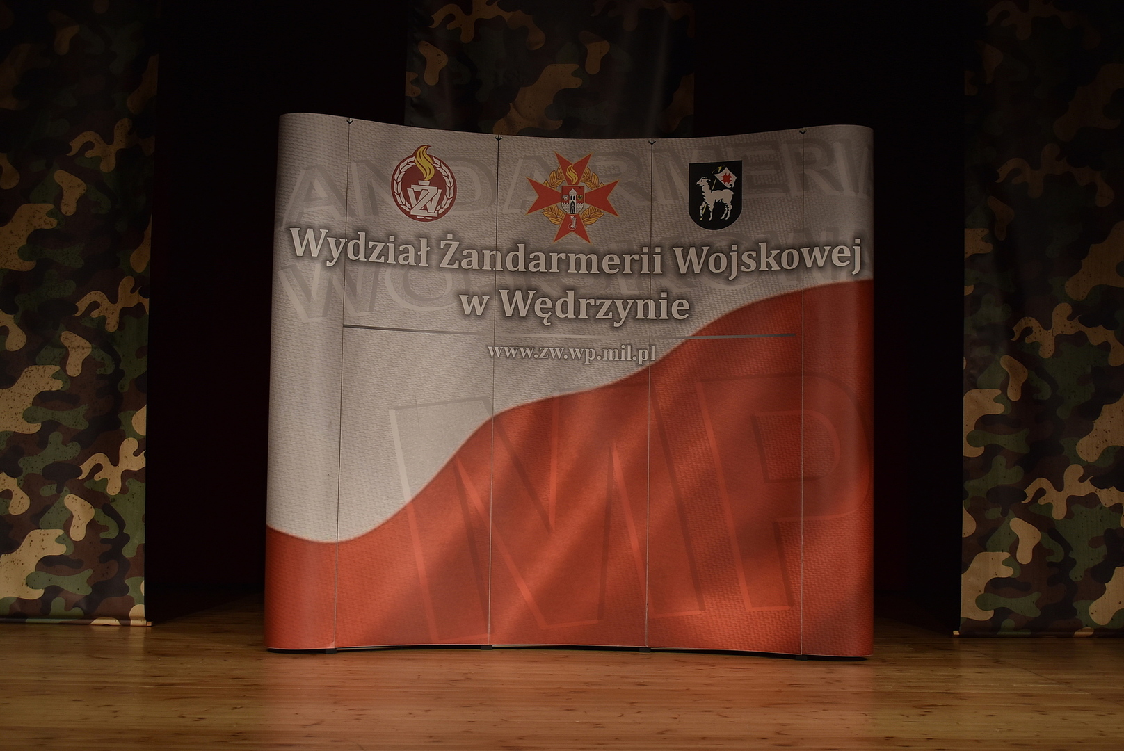 Na zdjęciu scena z banerem Wydziału Żandarmerii Wojskowej w Wędrzynie.
