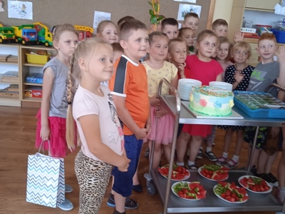 Dzieci z grupy "Motylki" ostatni dzień w przedszkolu.