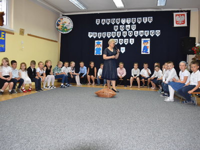 Rodziców i gości przywitała dyrektor przedszkola. 