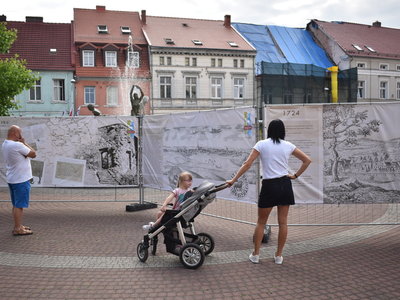 Wystawa czynna jest całą dobę. 