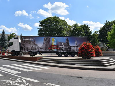 Wielkoformatowa reklama Firmy Moszoński Logistic z obchodów 777-lecia otrzymania praw miejskich przez Sulęcin.