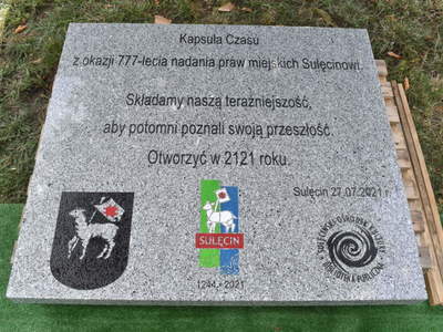 Płyta upamiętniająca wydarzenie.