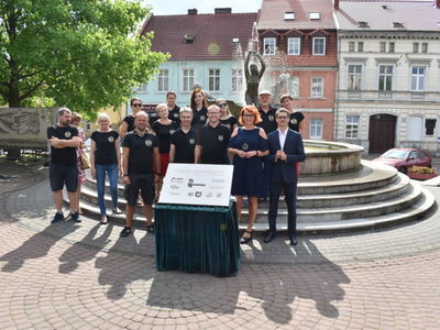 Pracownicy Sulęcińskiego Ośrodka Kultury i Biblioteki Publicznej, pomysłodawcy i twórcy kapsuły czasu.