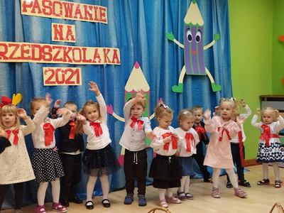 Trzylatki pasowane na przedszkolaków.