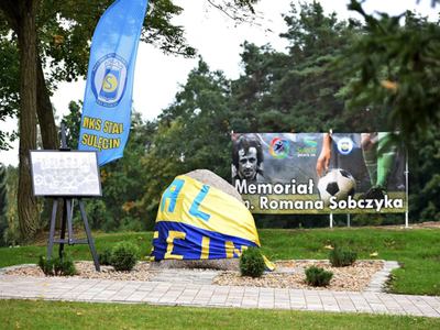 Tablica pamięci Romka Sobczyka.
