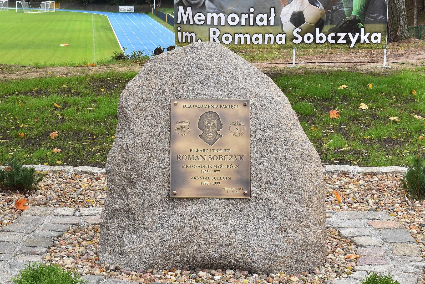 Tablica pamięci Romka Sobczyka.