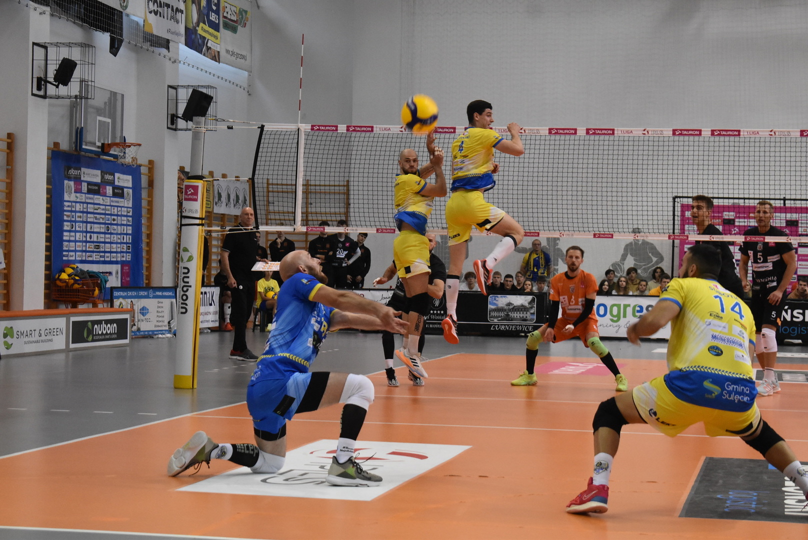 Mecz piłki siatkowej STS Olimpia Sulęcin-KS Krispol Września.