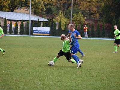 Mecz piłki nożnej pomiędzy MKS Stal Sulęcin-KS Kosmos 78 Rudnica.