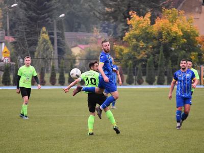 Mecz piłki nożnej pomiędzy MKS Stal Sulęcin-KS Kosmos 78 Rudnica.