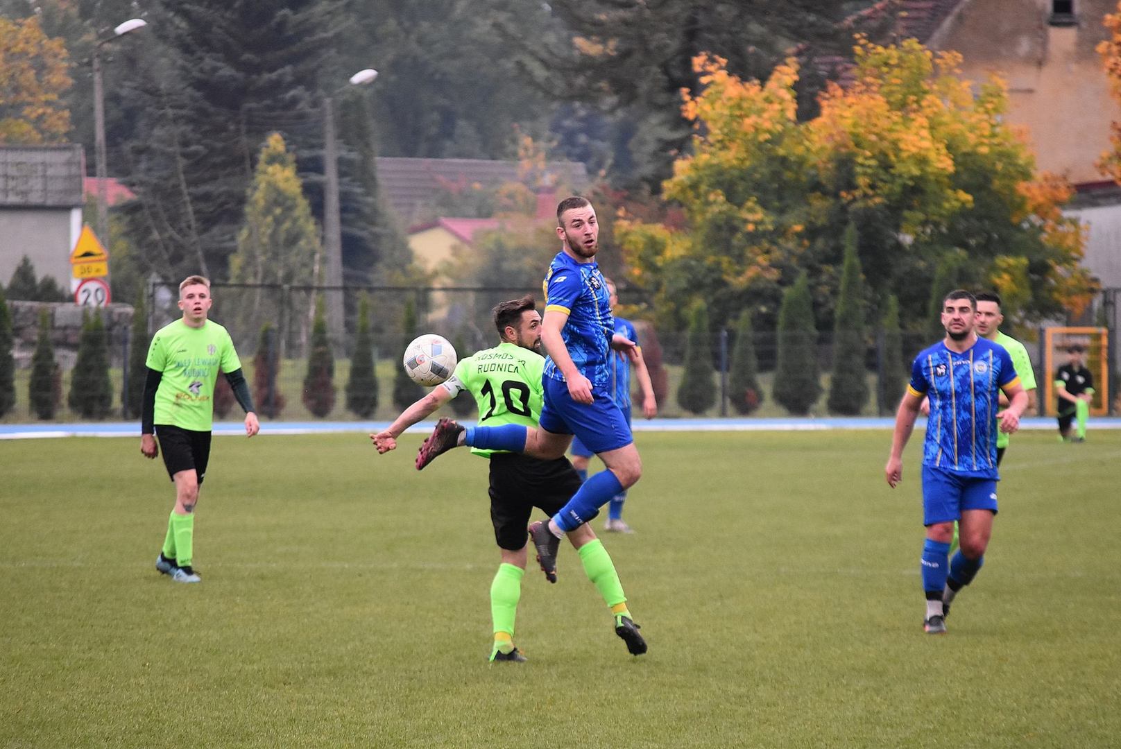 Mecz piłki nożnej pomiędzy MKS Stal Sulęcin-KS Kosmos 78 Rudnica.