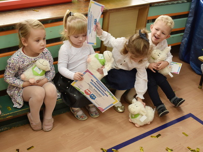 Mianowanie na przedszkolaka w grupie trzylatków. 