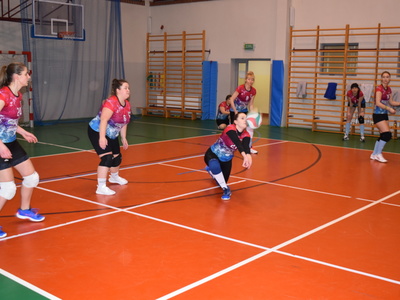 Amatorska liga piłki siatkowej.