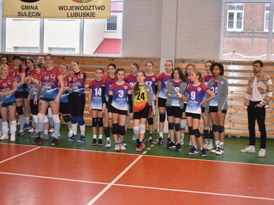 Amatorska liga piłki siatkowej.