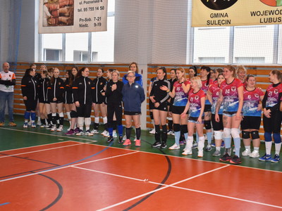 Amatorska liga piłki siatkowej.