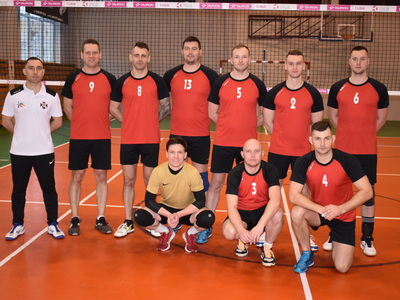 Amatorska liga piłki siatkowej mężczyzn.