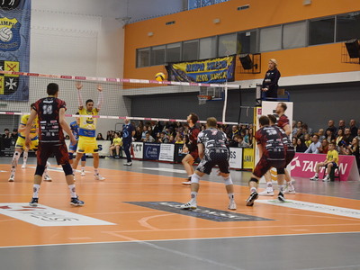 Mecz piłki siatkowej - STS Olimpia Sulęcin - KKS Mickiewicz Kluczbork. 