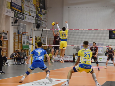 Mecz piłki siatkowej - STS Olimpia Sulęcin - KKS Mickiewicz Kluczbork. 