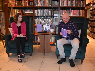 Wieczór autorski poezji Angeliki Daukszy z Sulęcina.
Autorka z gośćmi podczas premiery książki.