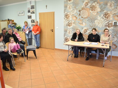 Wybory sołtysa i rady sołeckiej w Miechowie. 
Na zdjęciu mieszkańcy Gminy Sulęcin podczas wyborów.