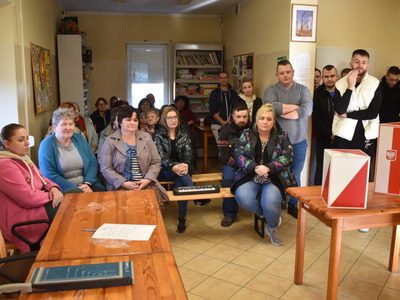 Wybory sołtysa i rady sołeckiej w Brzeźnie.
Mieszkańcy Gminy Sulęcin podczas wyborów.