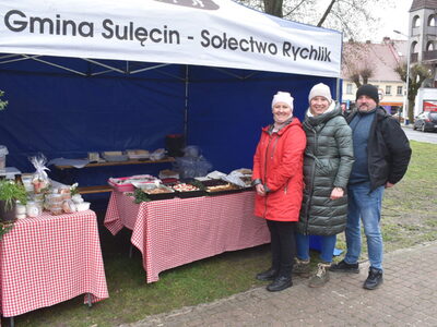 XIII Polsko-Niemiecki Jarmark Koguci w Sulęcinie.
Stoisko Sołectwa Rychlik wraz z prowadzącymi stoisko.