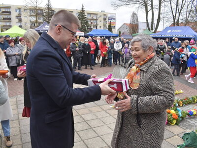 XIII Polsko-Niemiecki Jarmark Koguci w Sulęcinie.
Wręczenie nagród za wygraną w konkursie na "Najdłuższą Palmę Wielkanocną"