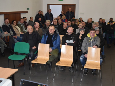 Wybory sołtysa i rady sołeckiej w Trzemesznie Lubuskim.
Mieszkańcy Trzemeszna Lubuskiego podczas wyborów sołtysa i rady sołeckiej.