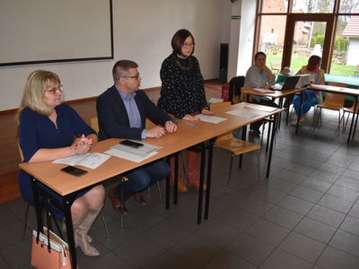 Wybory sołtysa i rady sołeckiej w Trzemesznie Lubuskim.
Na zdjęciu zastępca Burmistrza, Burmistrz oraz Przewodnicząca zebrania.